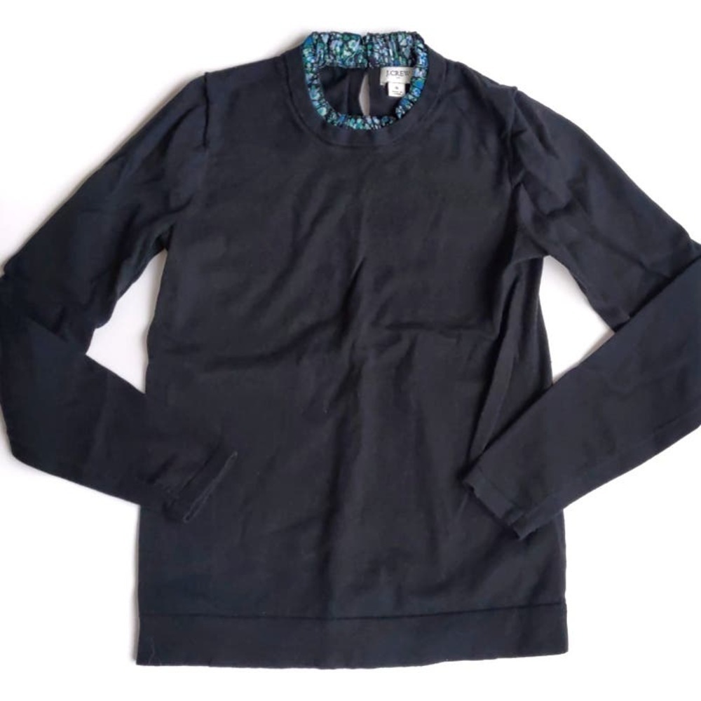 Beautiful J.Crew Small Ladies Floral Ruffle Trim Crew Neck Sweater Top Black